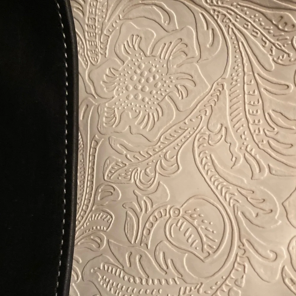 Crimson Willow Getaway Tote w/Dust Bag Like New!